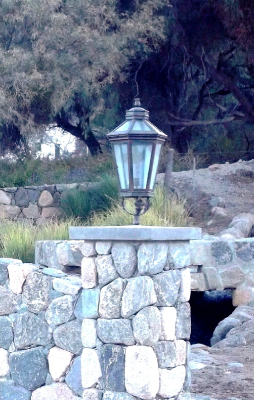 Farol Franzini para columna Art. – Bodega Piatelli, Cafayate