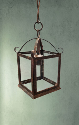 Farol de hierro forjado. Iluminación para interiores. Faroles colgantes. Lámparas de hierro en Argentina.